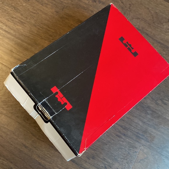 Nike LeBron 11 Miami Nights - Picture 8 of 10